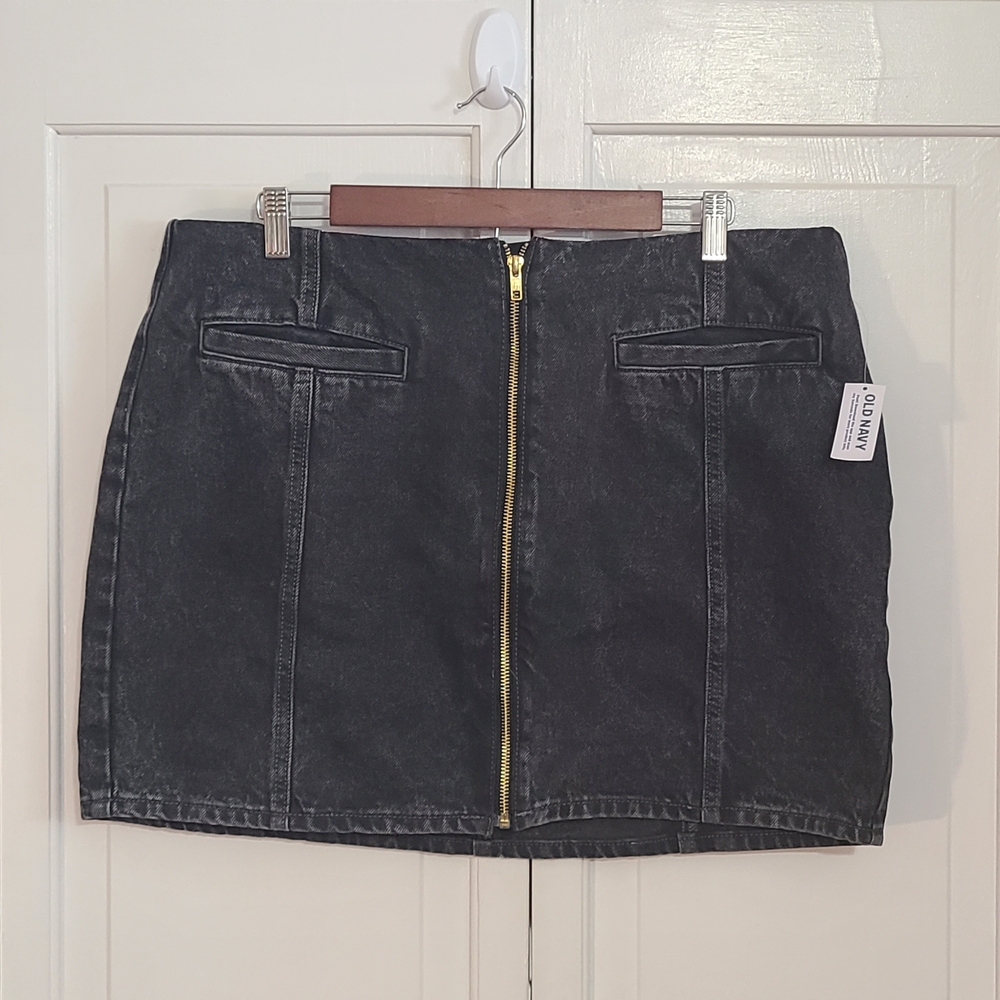 NWT Old Navy Black Mid Rise Mini Skirt with Gold Zipper Size 14